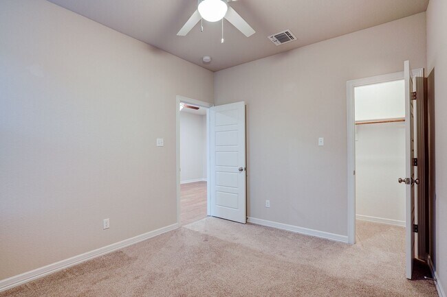 Building Photo - 2212 Dillon Pond Ln