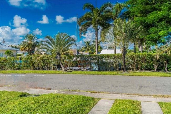 Building Photo - 230 NE 2nd Pl