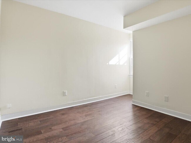 Building Photo - 210 Gibbon St