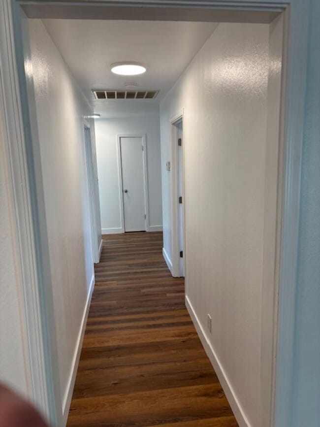 Building Photo - 9 Begonia Ln