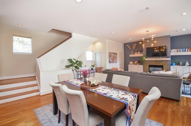 Building Photo - 1116 Columbus St