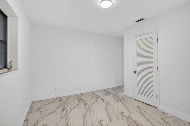 Building Photo - 5731 NE 17th Terrace