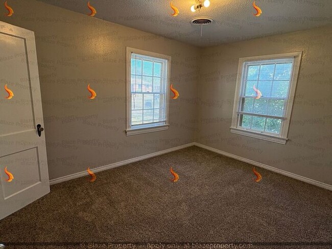 Building Photo - For Rent: 2 Bed | 1 Bath Home