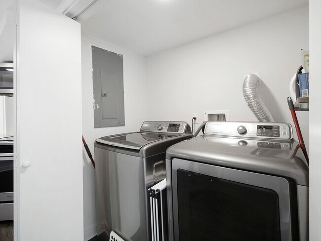 Building Photo - 5084 Atlantic View