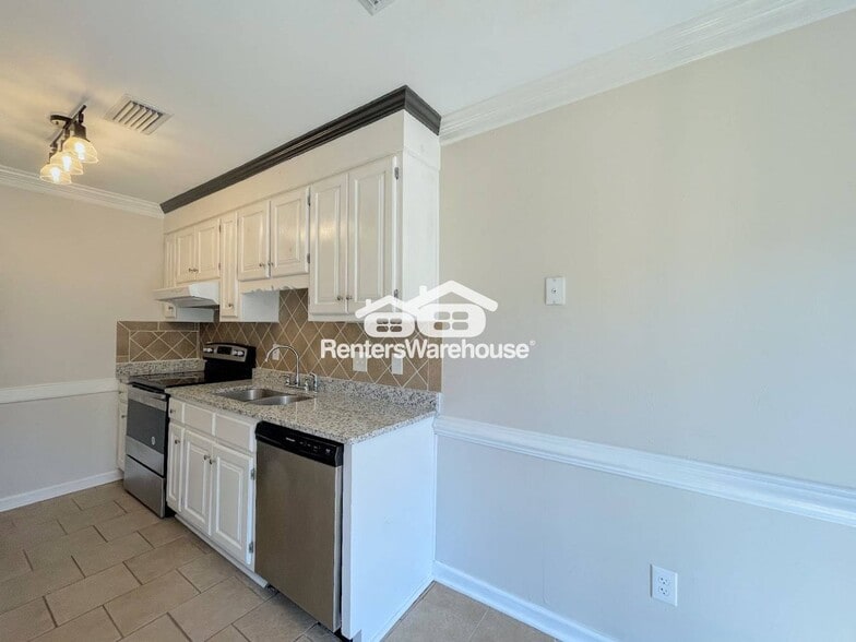 Building Photo - 447 San Roman Dr