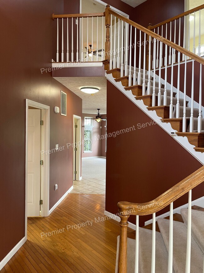 Building Photo - 709 Williamsburg Ct