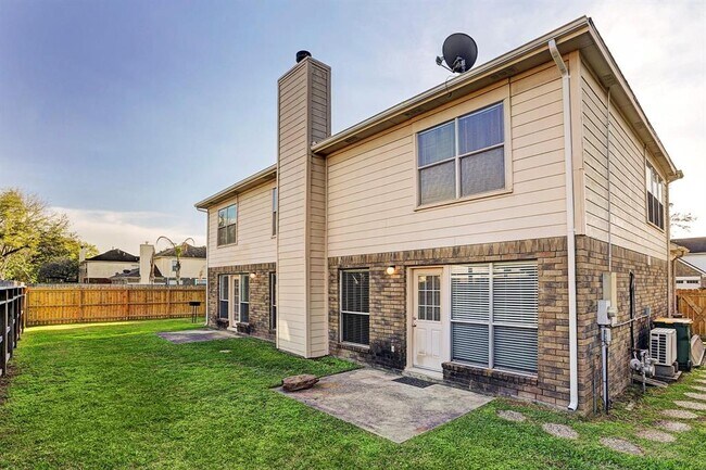 Building Photo - 3911 Spring Garden Dr