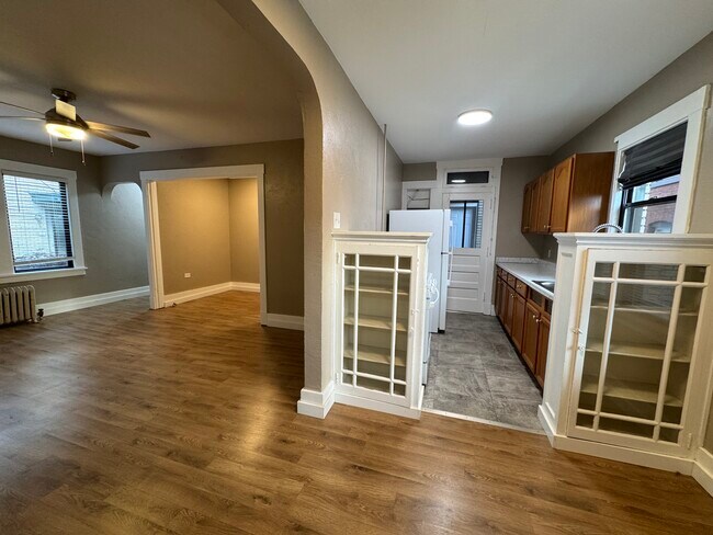 Building Photo - 2816 Broadway Ave