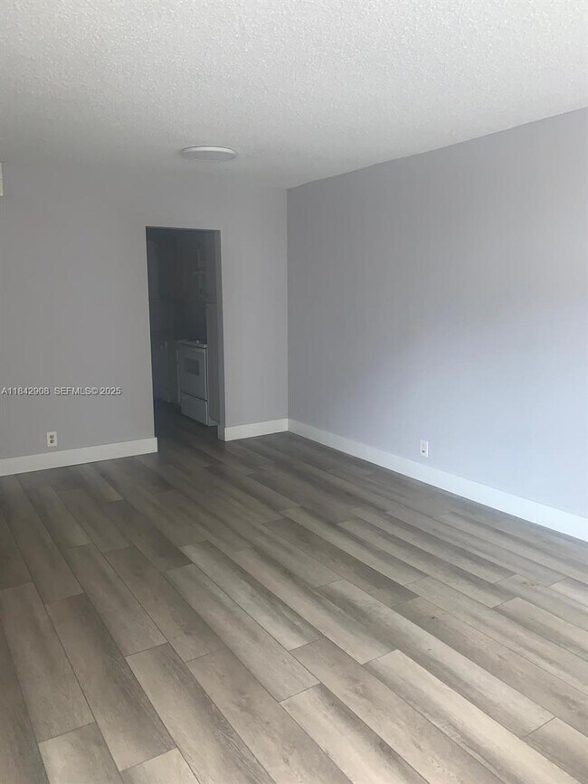 Building Photo - 2025 NE 164th St