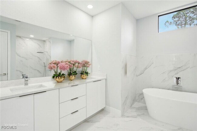 Building Photo - 872 Spaulding St E