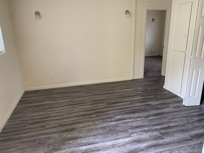 Building Photo - Ash Duplex