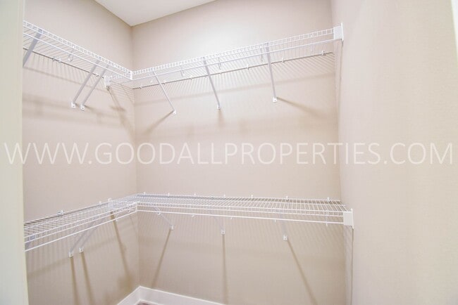 Building Photo - 4 Bedroom 3 Bathroom Ranch with a Finished Basement in Waukee