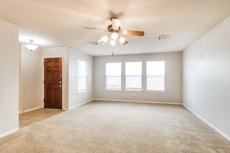 Building Photo - 10834 Waterfern Ct