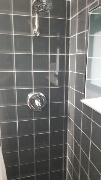 Building Photo - 1952 Madison St