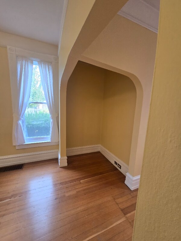 Building Photo - 10 S Bellevue Ave