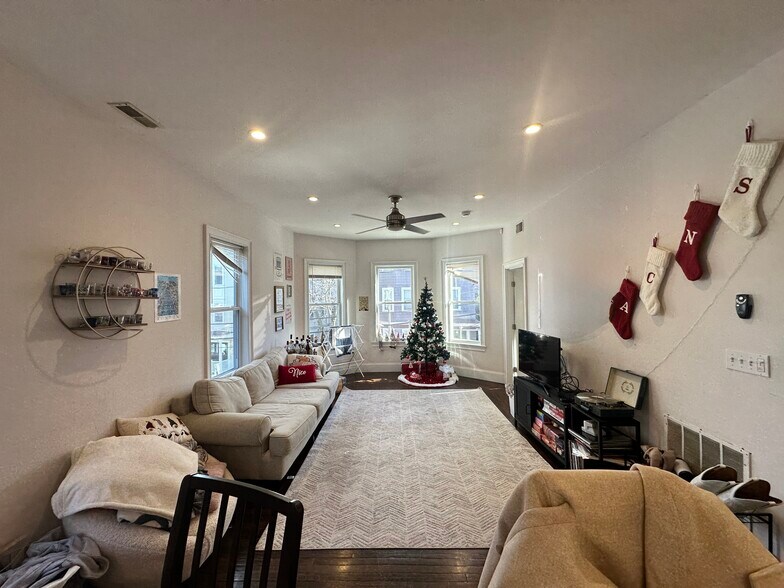 Building Photo - 9 Oswald St