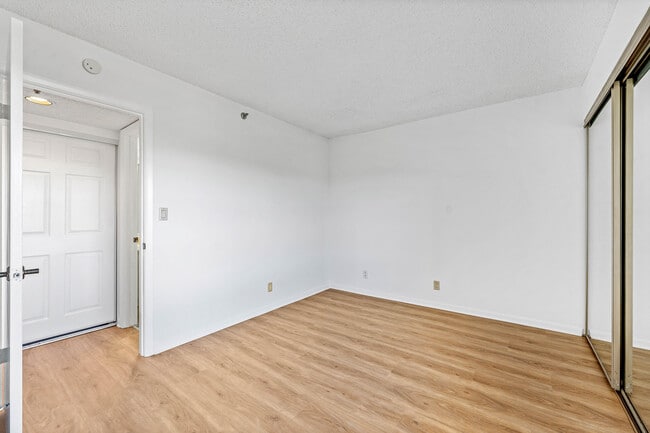 Building Photo - 6662 Boca Del Mar Dr