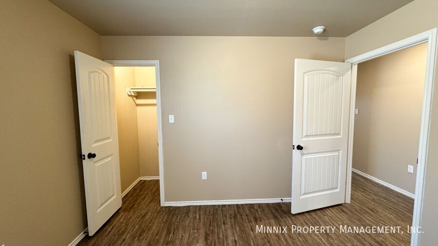 Building Photo - 2413 N Ave O