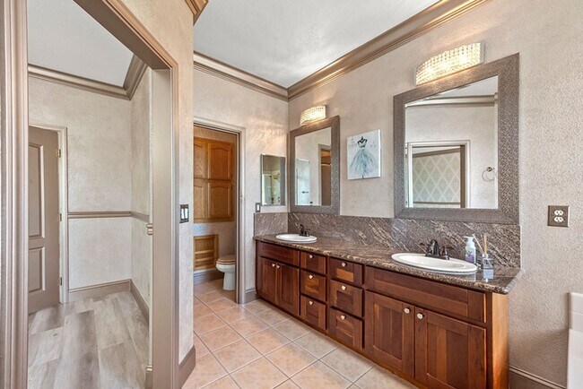 Building Photo - For rent: spacious and updated 5-bedroom, ...