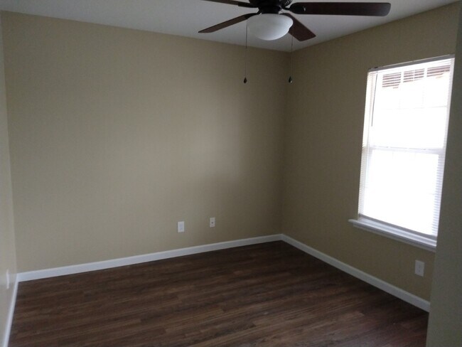 Bedroom 2 - 3880 Simpson Rd E