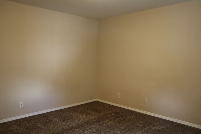 Building Photo - Home in CDA Place
