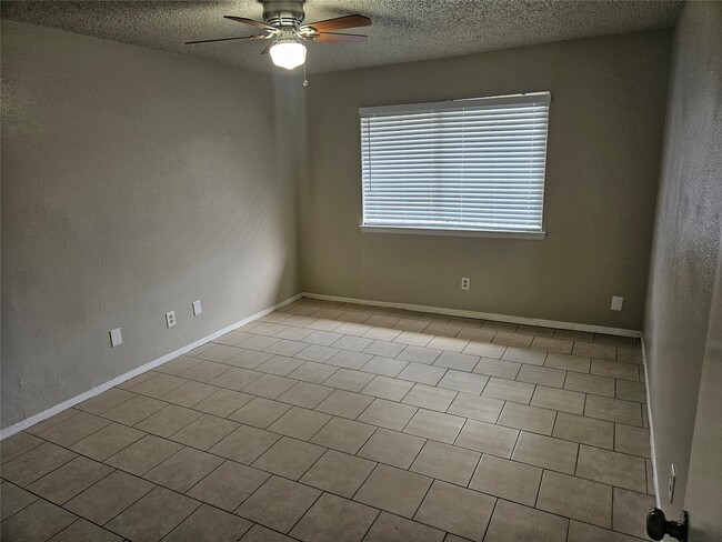 Building Photo - 10111 Wild Hollow Ln