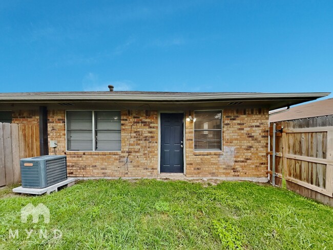 Building Photo - 1401 Cardinal Dr