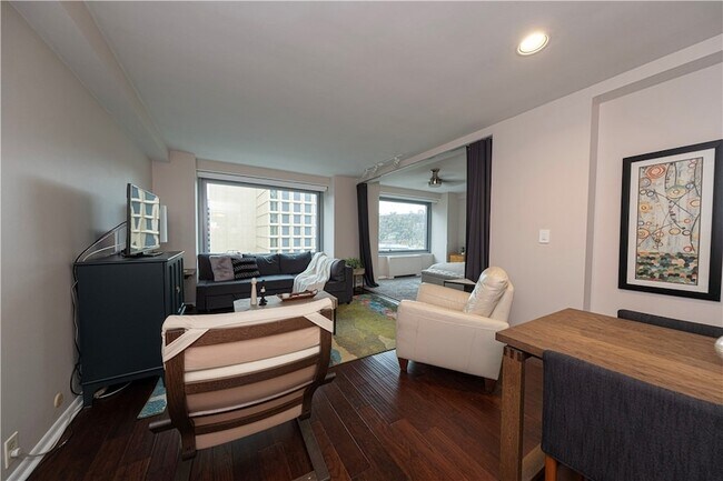 Building Photo - 320 Fort Duquesne Blvd