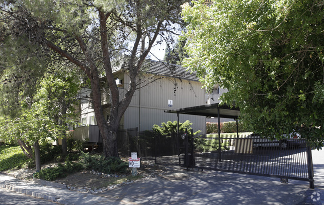 Building Photo - The Ridge Townhomes