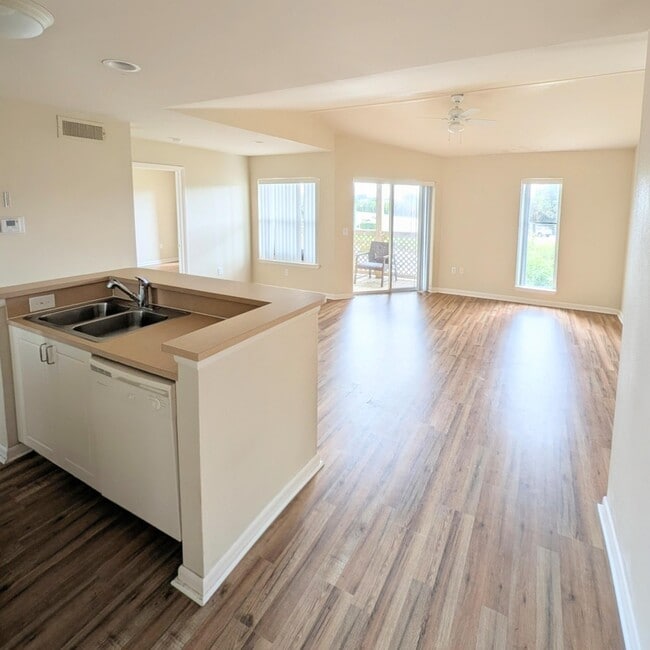 Building Photo - 4863 Via Palm Lakes