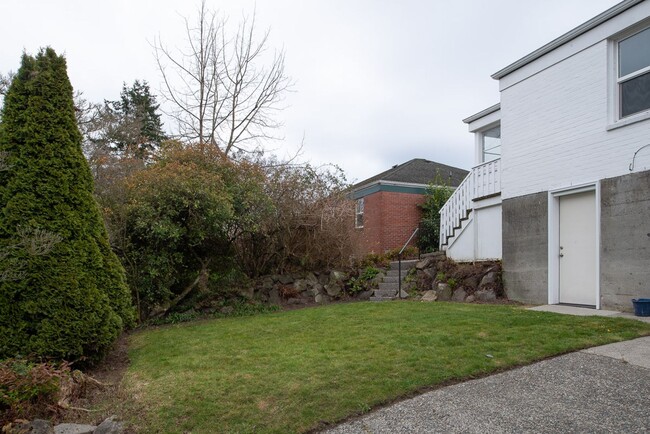 Building Photo - Awesome 2 Bed 2 Bath Seattle Home Close to...