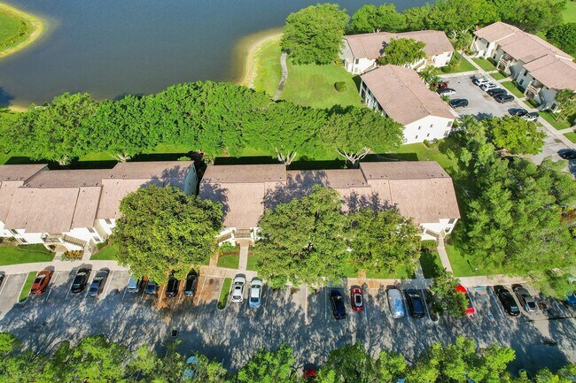 Building Photo - 2950 Olivewood Terrace