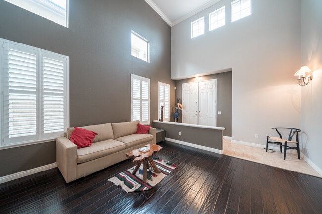 Building Photo - 6655 Hollycrest Ct