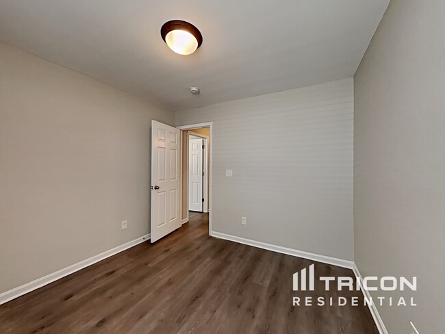 Building Photo - 206 Water Ridge Ave