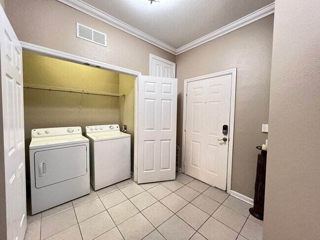 Building Photo - The perfect home waiting for you! FULLY FU...