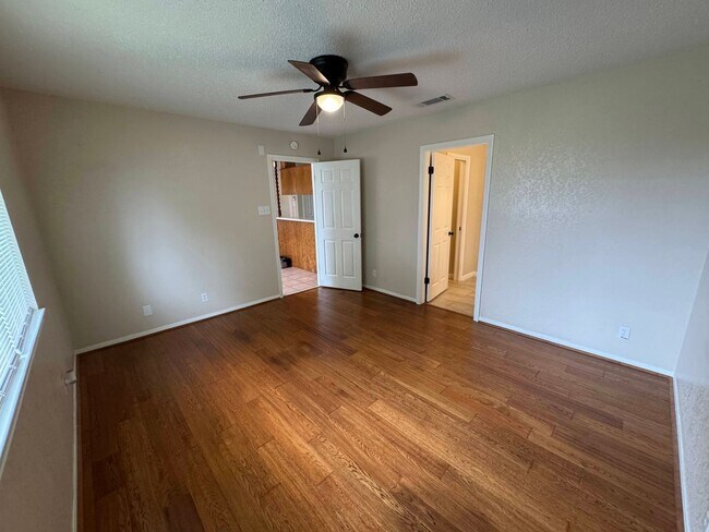 Building Photo - 4-Bedroom House for Rent in Killeen