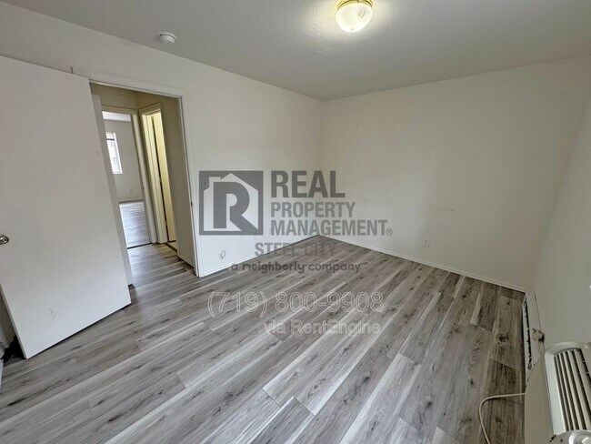 Building Photo - 1719 Oakshire Ln