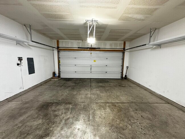Building Photo - 5856 Ermemin Ave