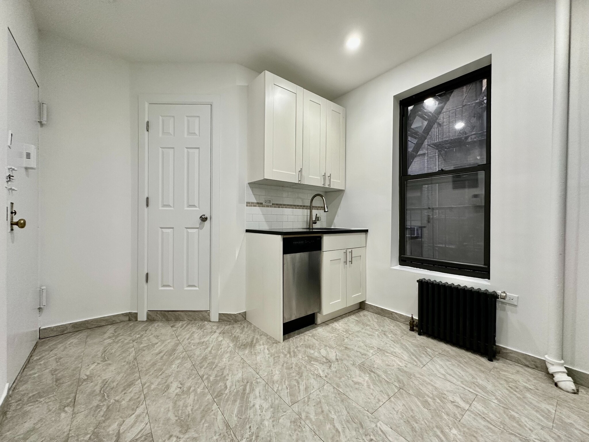 Building Photo - 401 E 68th St