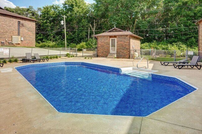 Building Photo - 3140 W Greenwood St