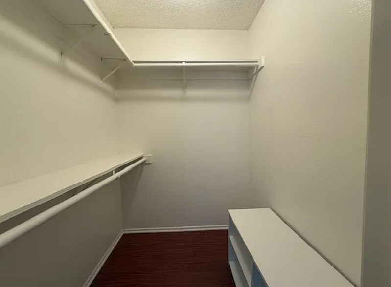Building Photo - 12533 Kornblum Ave.