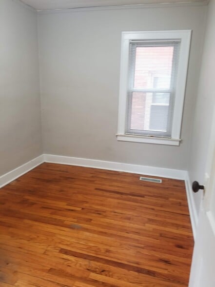 Master bedroom - 339 E Breckenridge St