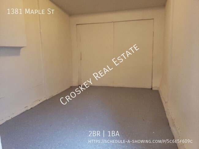 Building Photo - Remodeled unit, close to schools, easy acc...