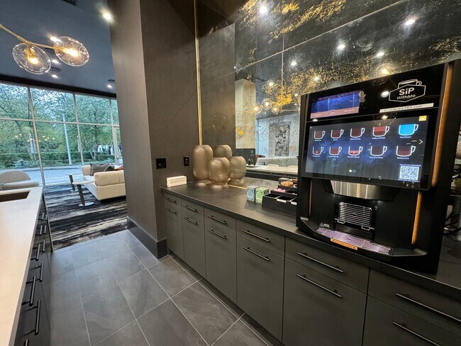 Building Photo - Gorgeous Two Bedroom Condo with Stunning V...