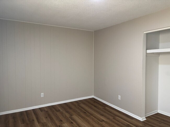 Building Photo - 713 N 6th St