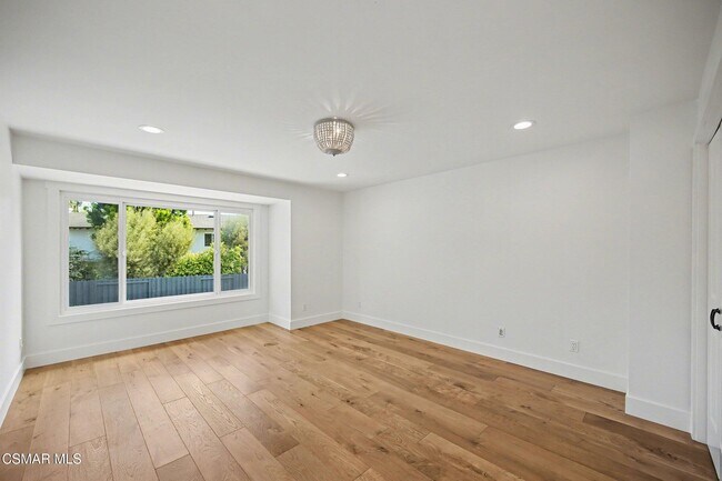 Building Photo - 1292 Brookview Ave