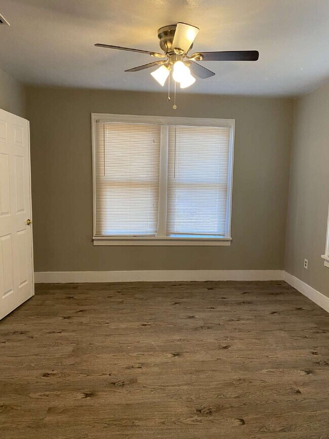 Building Photo - PRE-Leasing!! "Charming" 3-Bed, 2-Bath Home