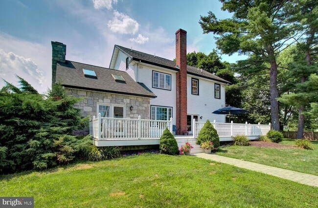 Building Photo - 1300 Bear Tavern Rd