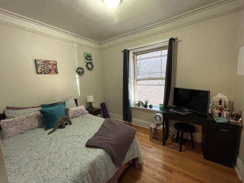 Bedroom 3 - 6515 N Greenview Ave