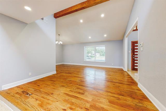 Building Photo - 9405 Pinewood Dr